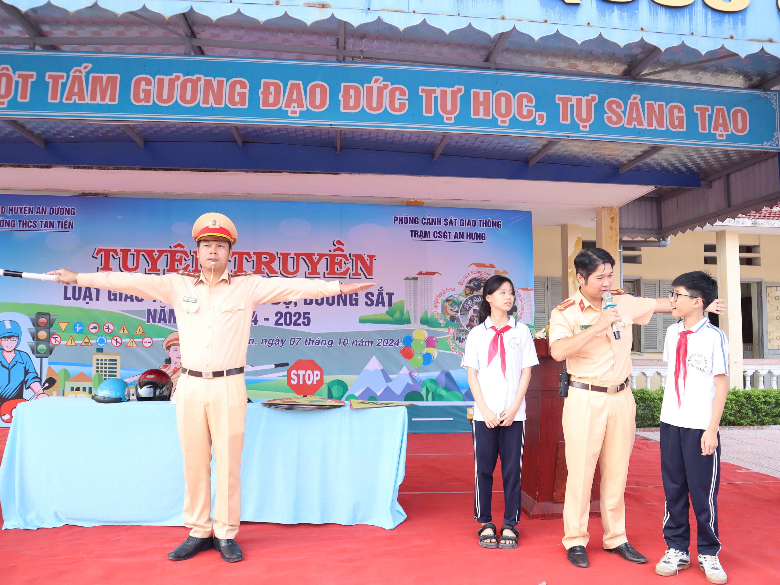 Công an các đơn vị, địa phương tuyên truyền pháp luật về trật tự an toàn giao thông tại trường học